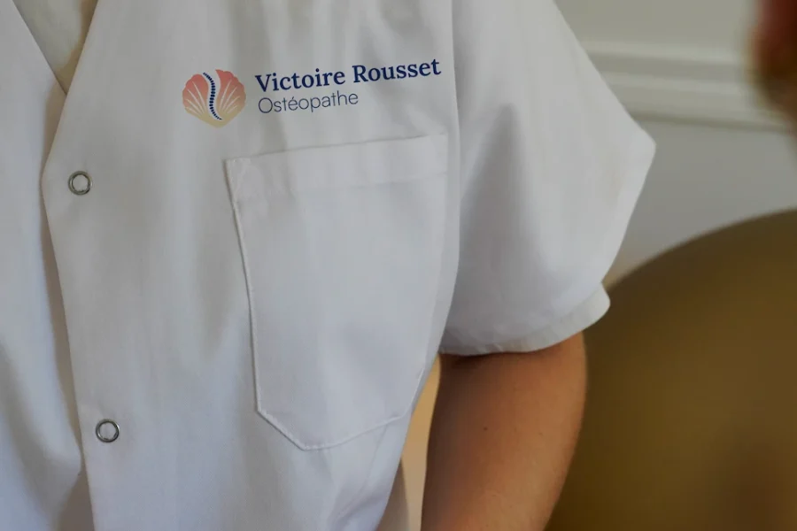 mockup-logo-victoire-blouse